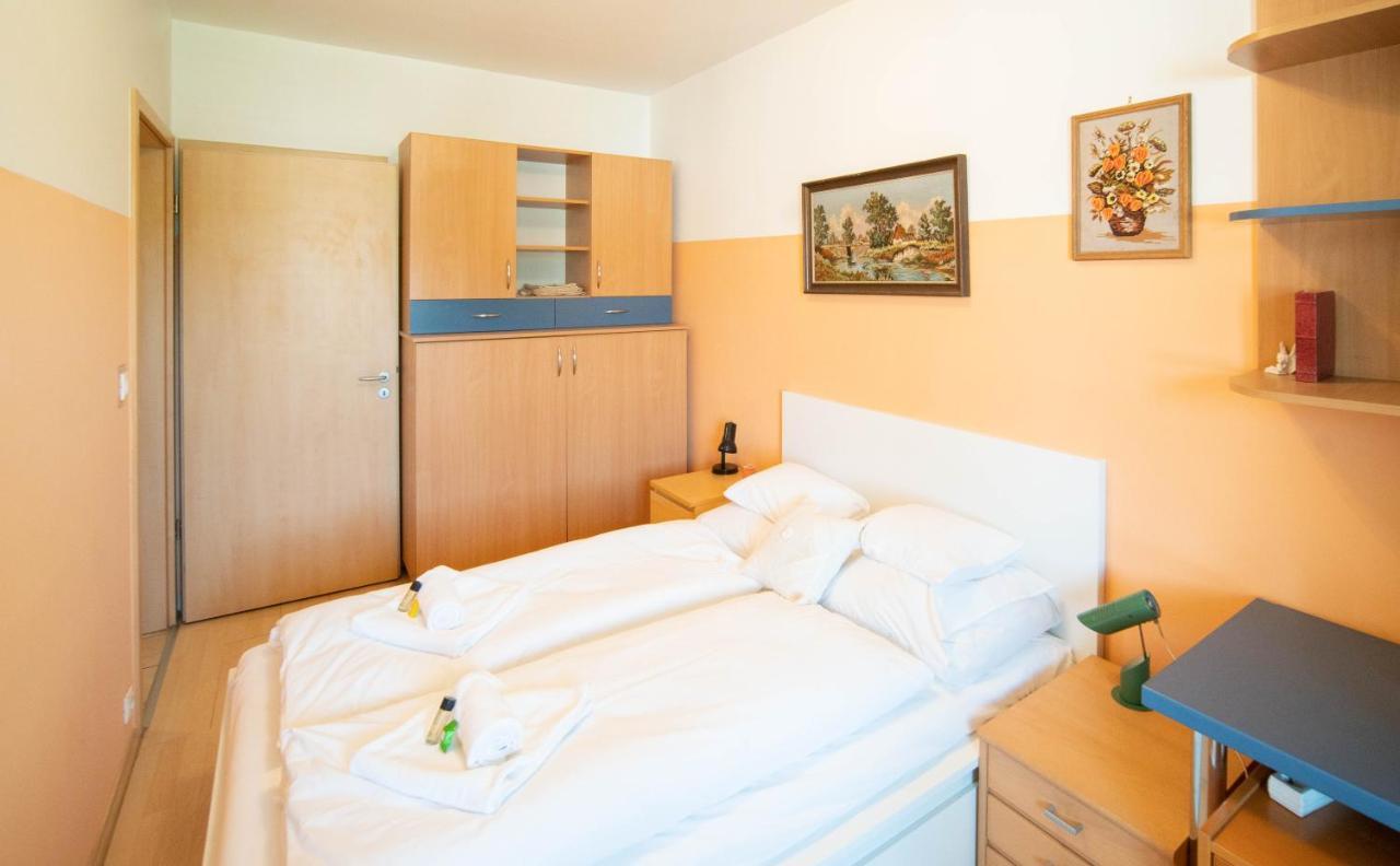 Free Parking Amphitheater Apartment - Wifi, Ac, Tv Budapest Exterior photo